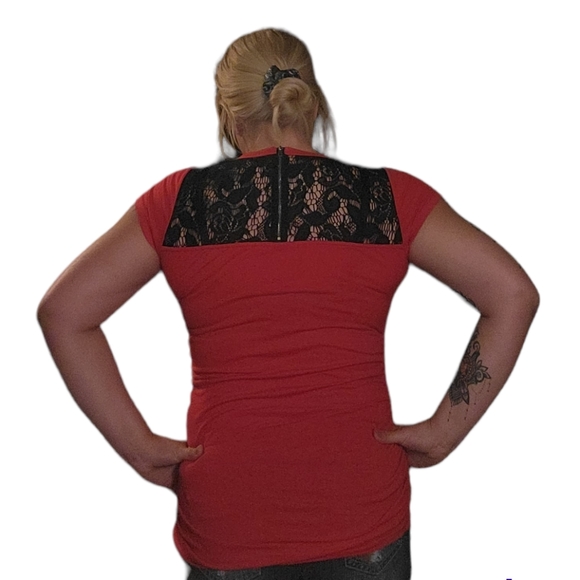 Red top - Picture 2 of 2